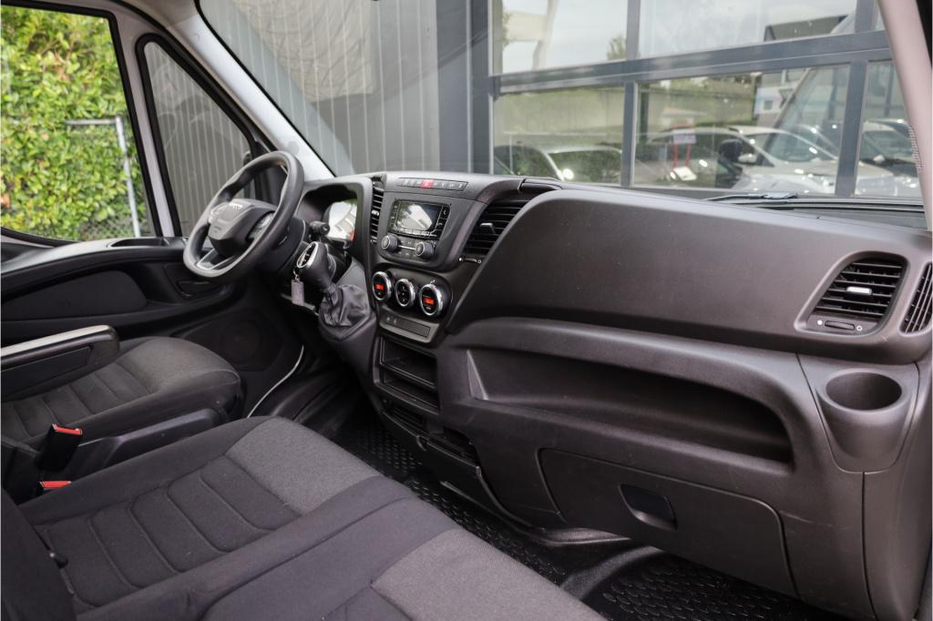 Iveco Daily 35s14v a8 2.3 3520l l2h2 automaat i trekhaak 3.5t i clima i cr.