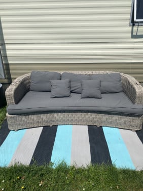 Lounge bankje met hockers