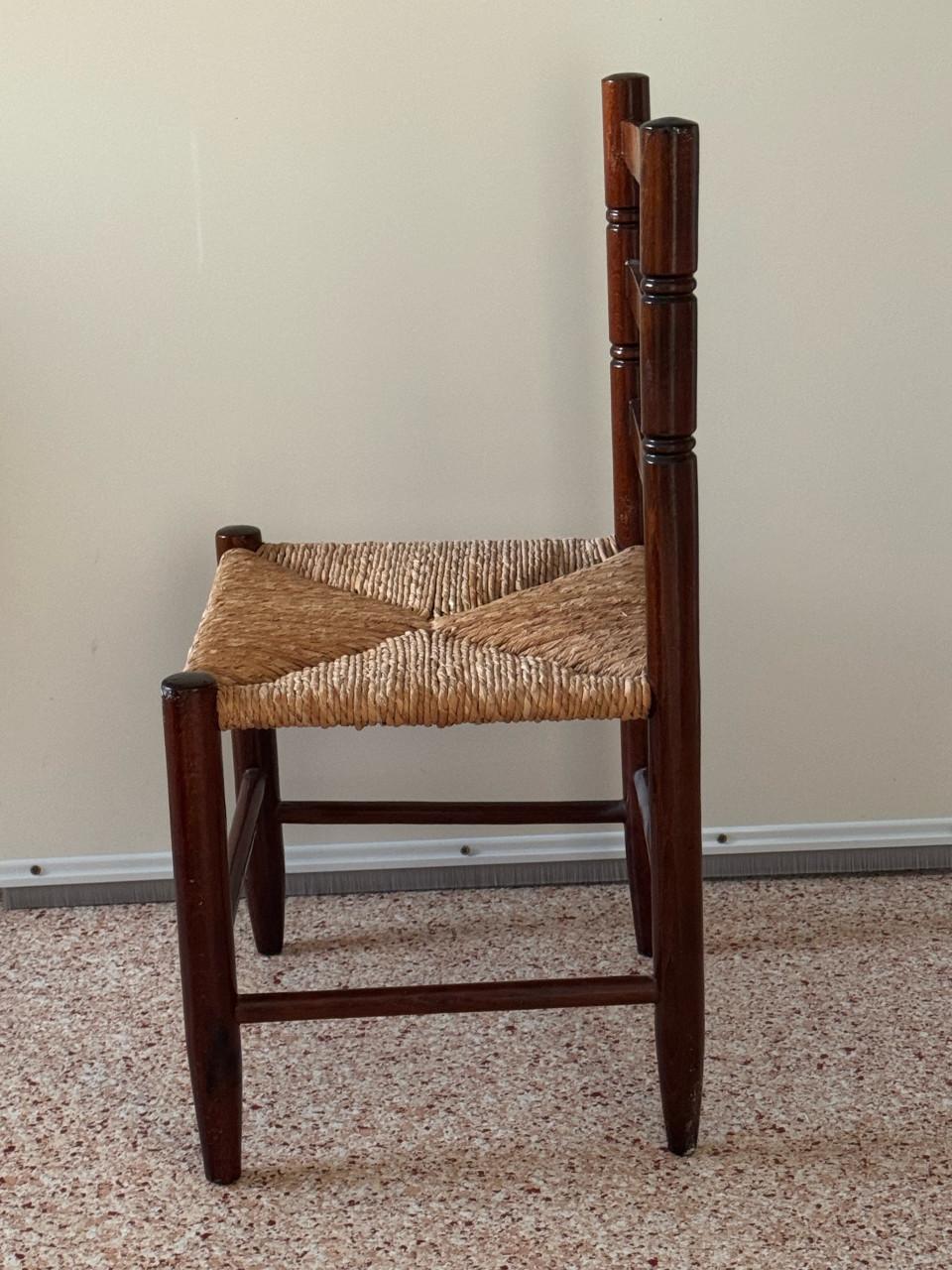Mooie vintage houten kinderstoel met rieten zitting