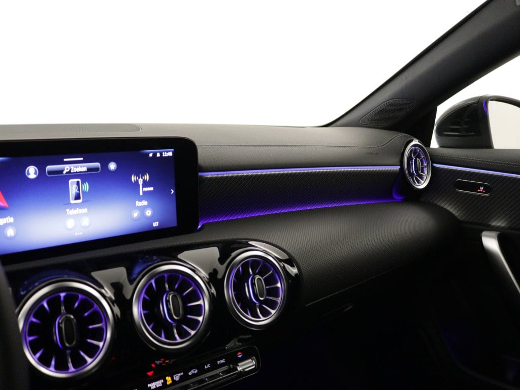 Mercedes-Benz Cla shooting brake 180 star edition luxury line | trekhaak | 