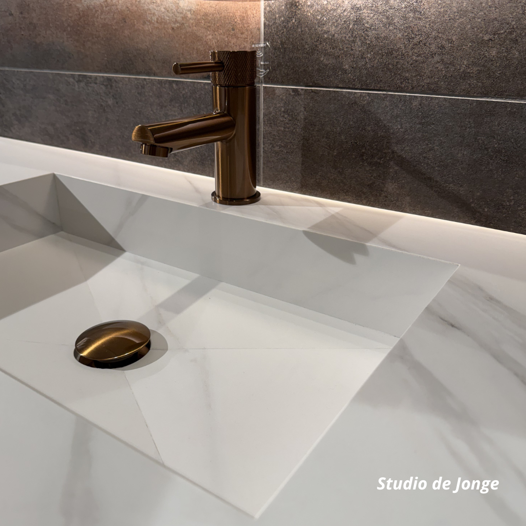 Showroom uitverkoop bij Studio de Jonge – Luxe badkamermeubel met spiegel