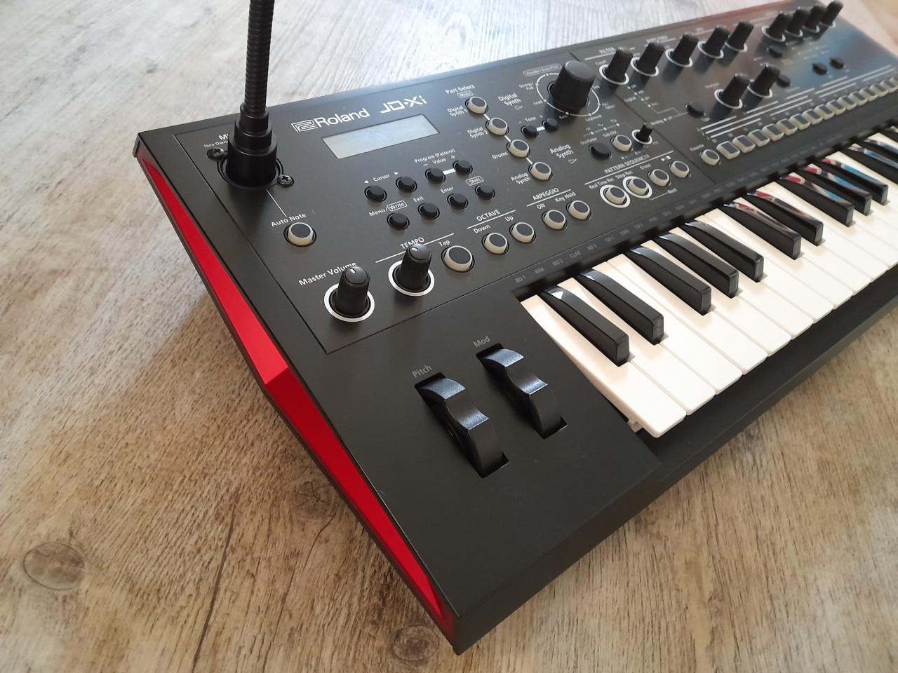 Roland JD-Xi analoge/digitale crossover synth