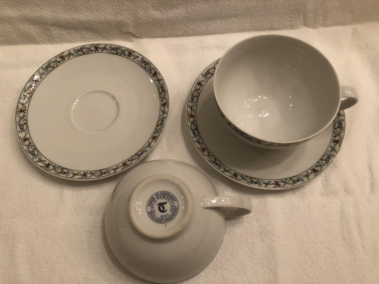 2 theekopjes met schotel