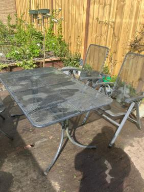 Gratis tuinset: tafel en  3 klapstoelen