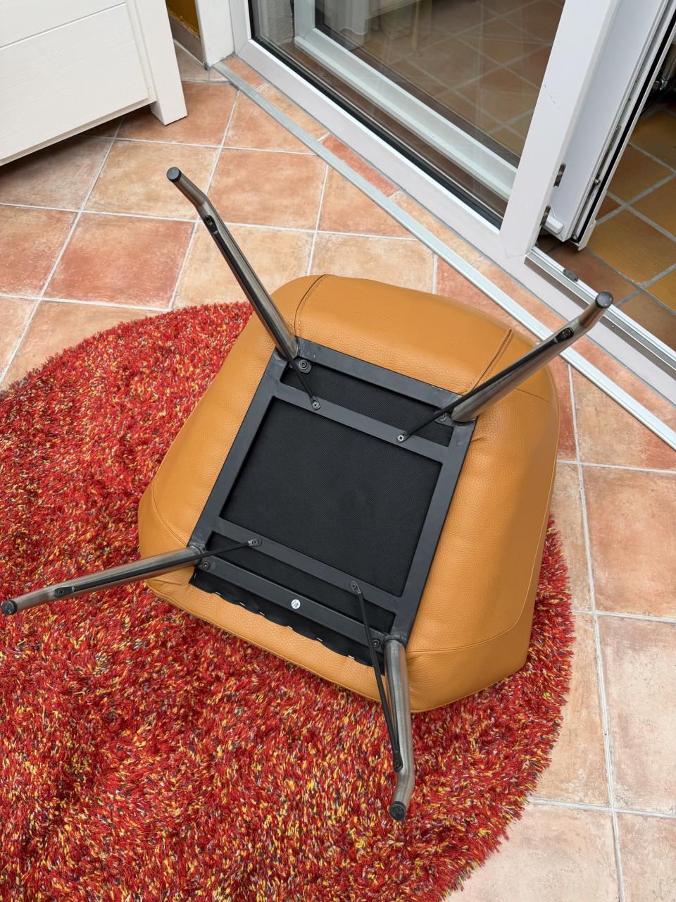 Fauteuils. Skai. Z.g.a.n.