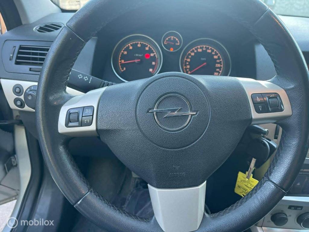 Opel Astra gtc 1.6 executive grote beurt gehad