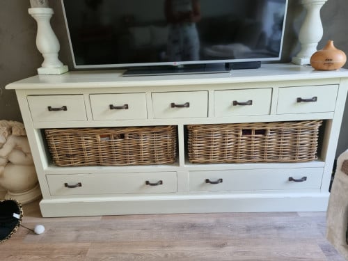 Dressoir met passende salontafel