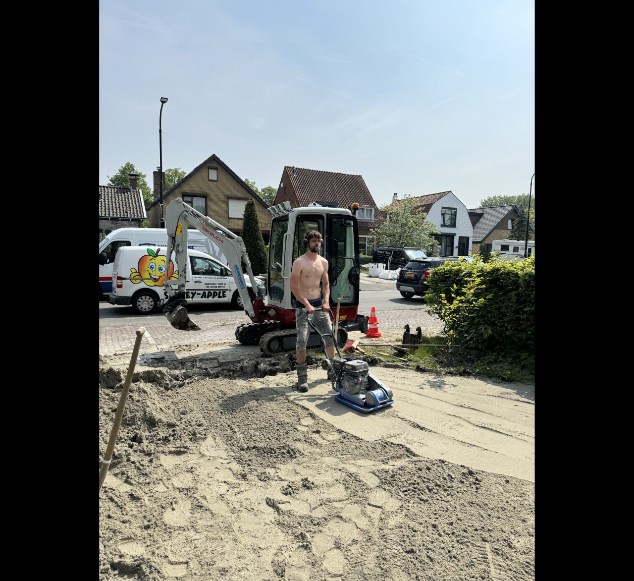 Graafwerk | Tuin afgraven | minigraver met machinist