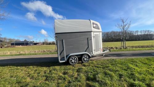 Prachtige goed onderhouden 1,5 paard trailer
