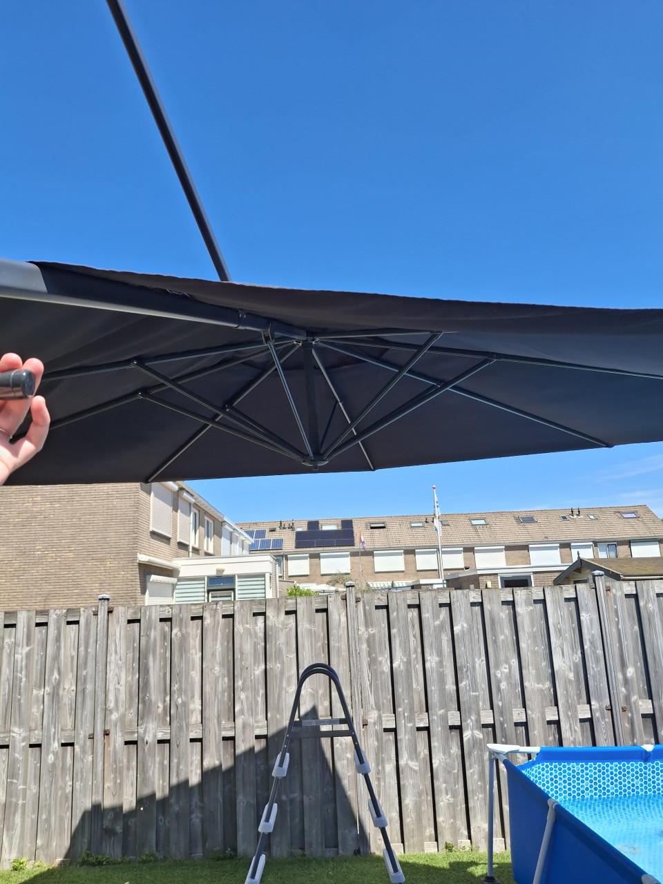 Zweefparasol gratis (kapot)