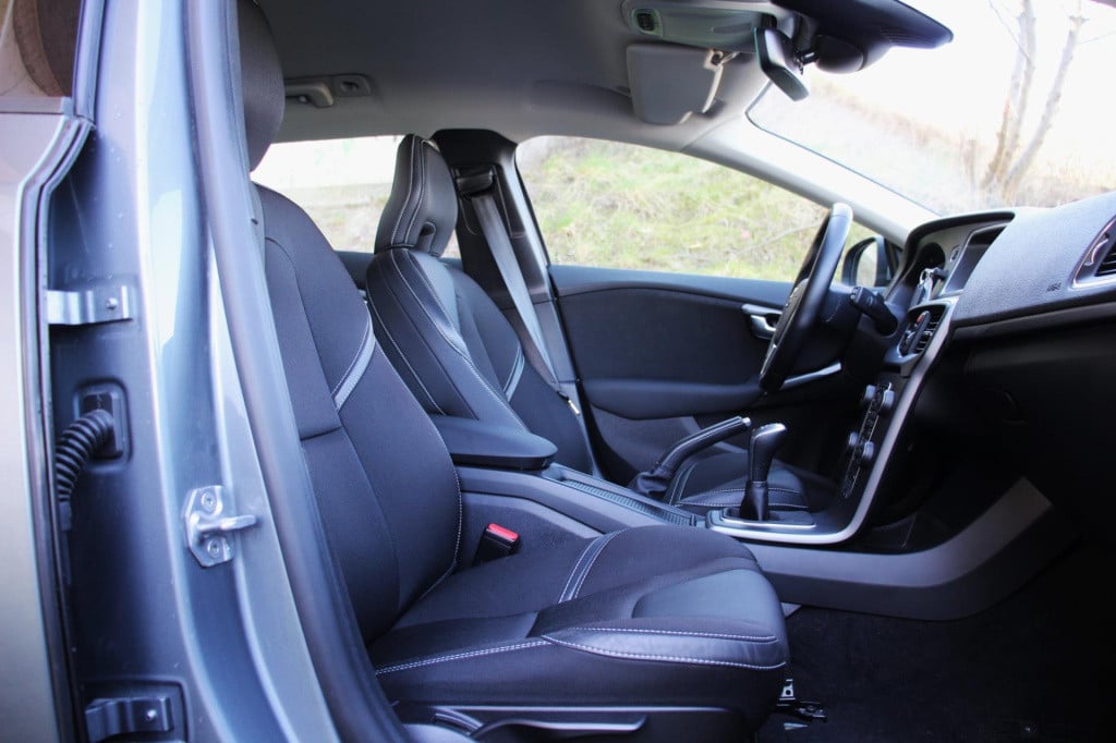 Volvo V40 2.0 t2 momentum - full led - navi - clima - half leder - 1e eig -