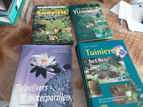 4 mooie tuinboeken samen voor 5 euro