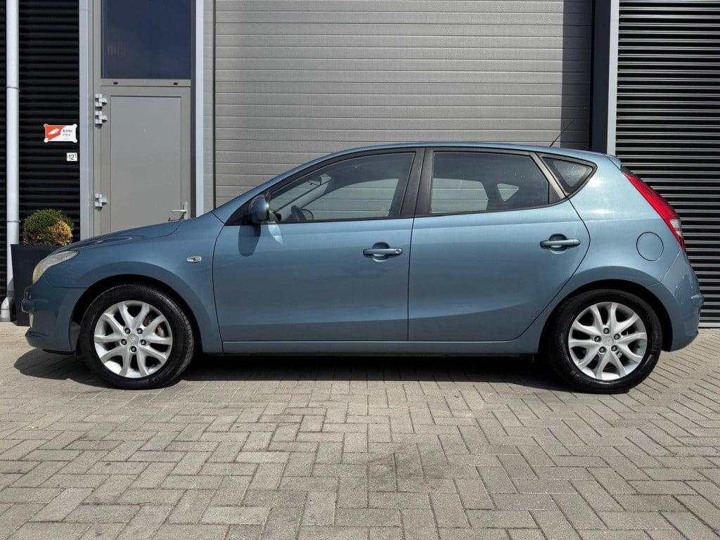 Hyundai I 30 1.6i dynamic luxe/156.000/nap/vol jaar apk/airco