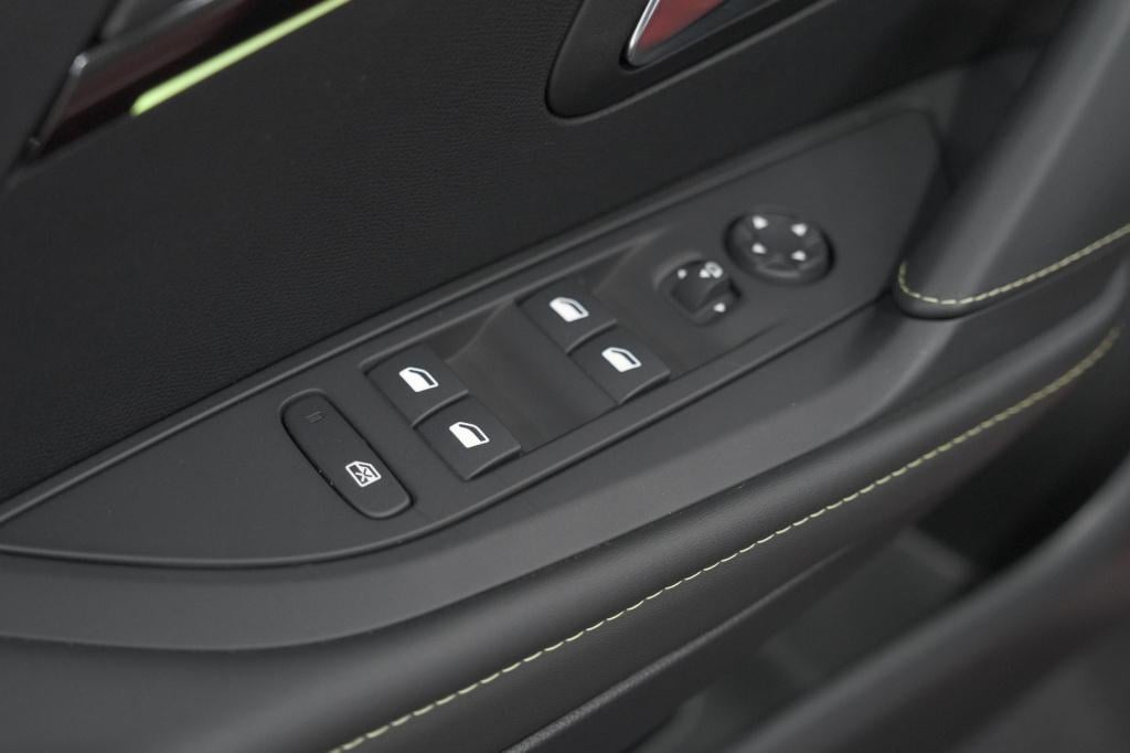 Peugeot 208 1.2 puretech 130 gt | alcantara pack | panoramadak | dodehoekde