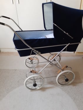 Vintage poppenwagen