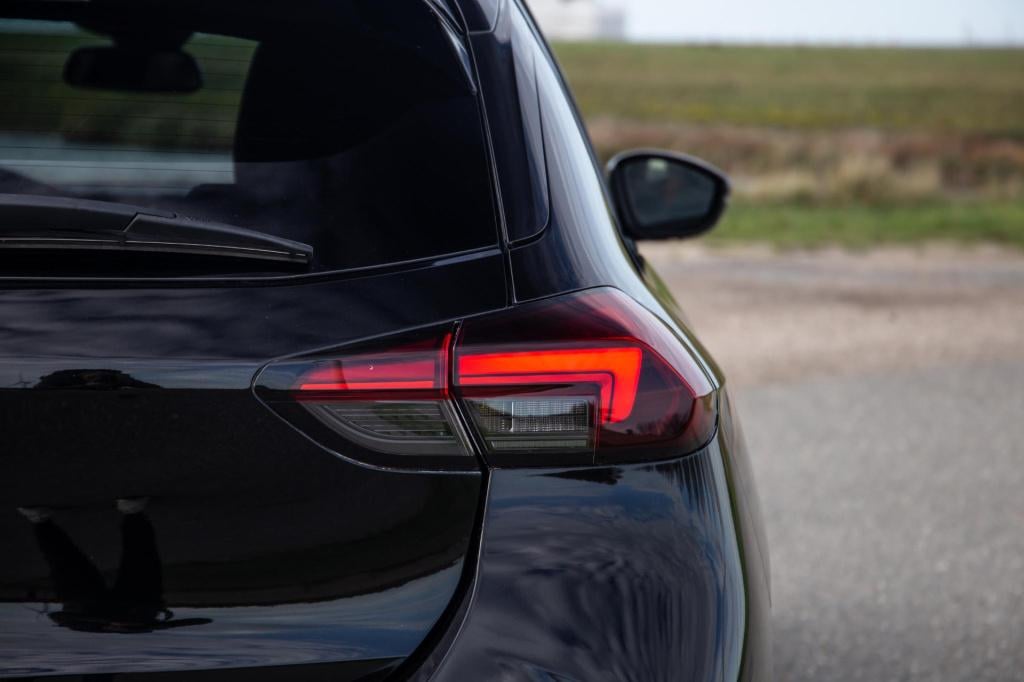 Opel Corsa 1.2 turbo gs black line / apple carplay / automaat / 360 camera 