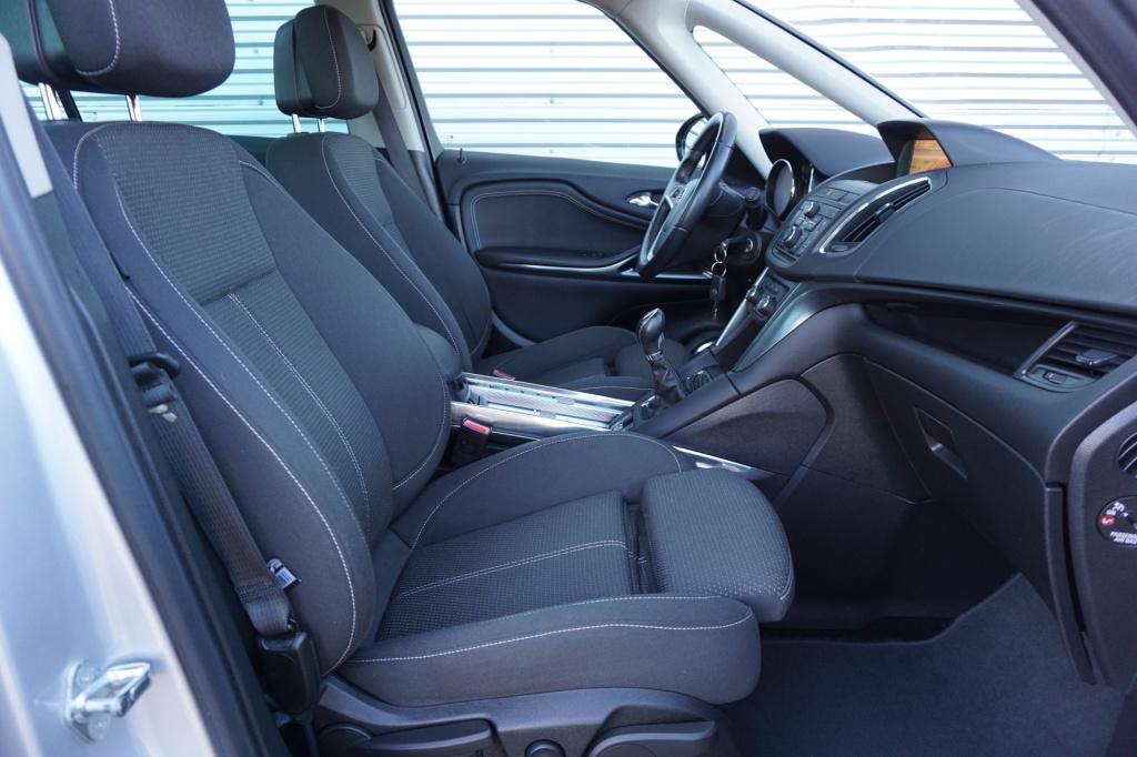 Opel Zafira 1.4 cosmo 7persoons - airco / navi / cruise / pano / parkeers. 
