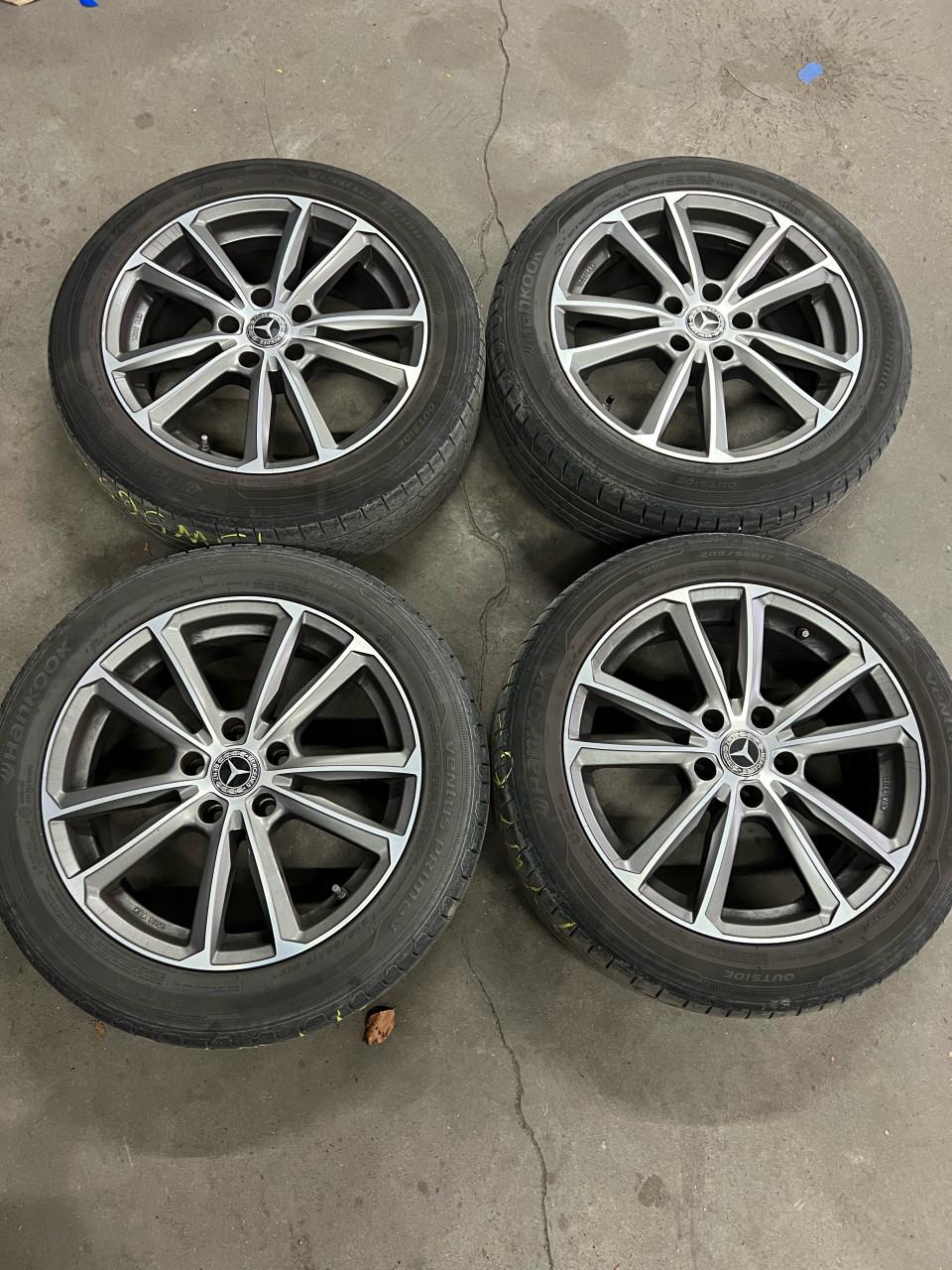Te koop: set van 4 stuks 17 inch AEZ Tioga Titan velgen incl. banden