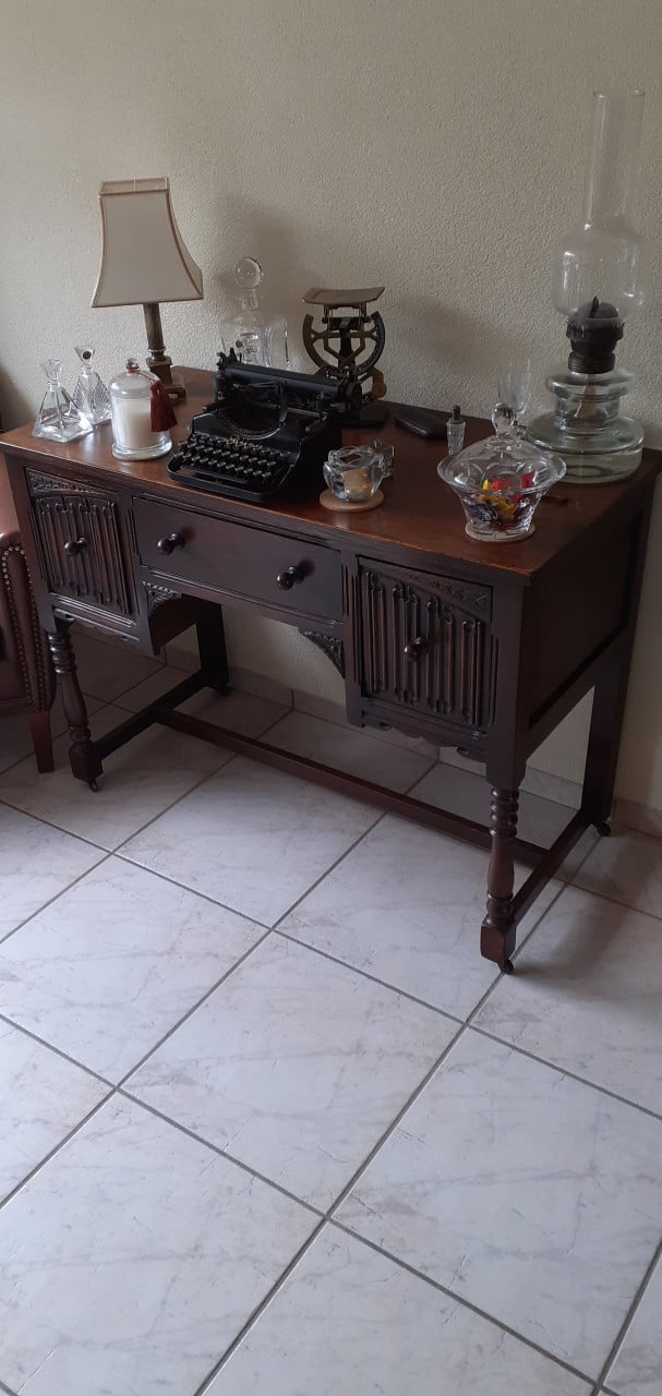 Antiek bureau