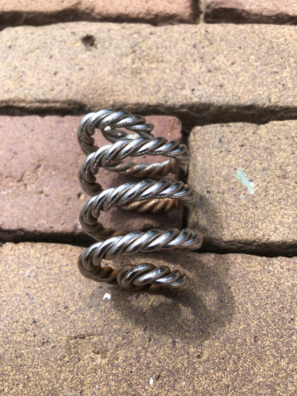 Mooie vintage metalen veer.