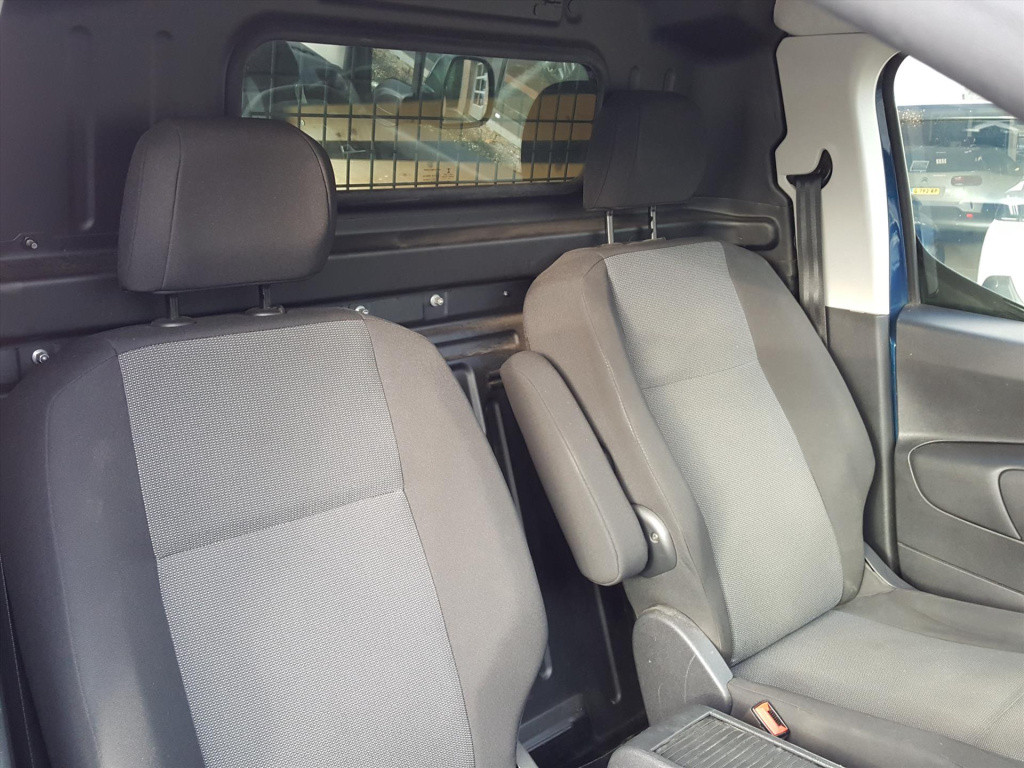 Peugeot Partner premium 1.5 bluehdi 100pk 650kg pack look | trekhaak | navi