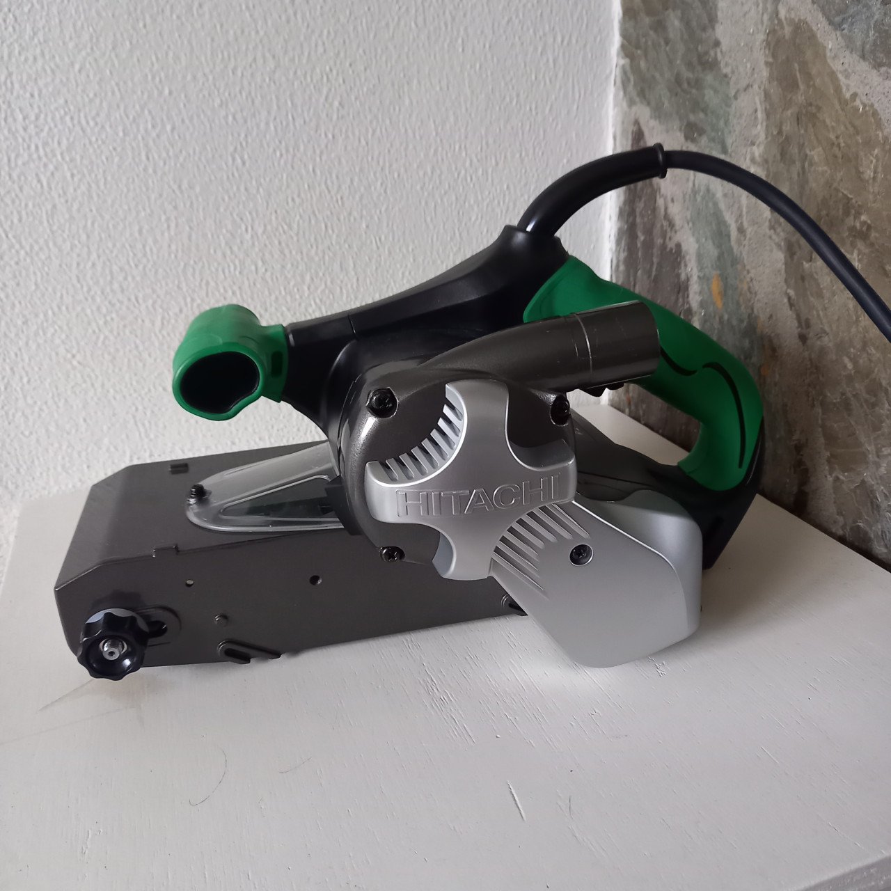 Nieuwe bandschuurmachine hitachi