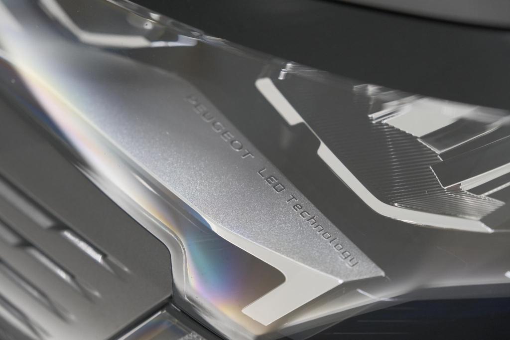 Peugeot 3008 1.6 hybrid 300 allure pack business | camera | dodehoekdetecti