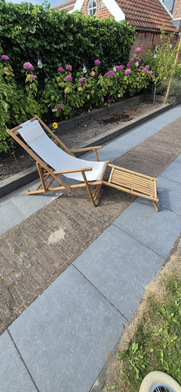 Bamboe tuinstoel / ligstoel Bloomingville inclusief voetenbankje