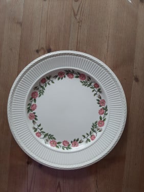 WEDGWOOD ROSALIND - GEBAKBORD - DIAMETER 32,5 CM