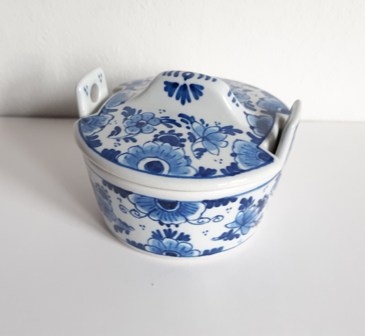 Royal Delft de Koninklijke Porceleyne Fles kleine boterpot, handbeschilderd