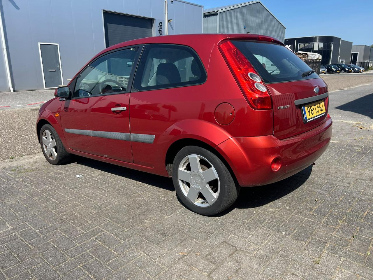 Ford Fiesta 1.4-16V Futura Veel Voor Weinig! APK tot 04-10-26