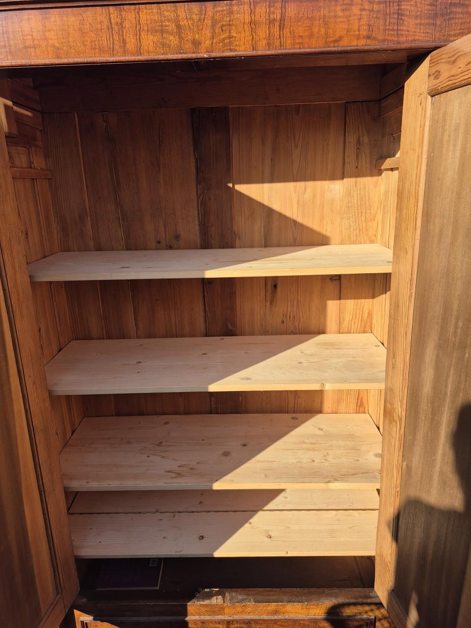 Gratis notenhouten kast opknapper