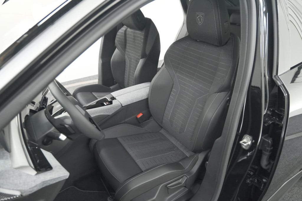 Peugeot 3008 1.2 hybrid 145 gt | elektrische kofferklep | camera | adaptiev