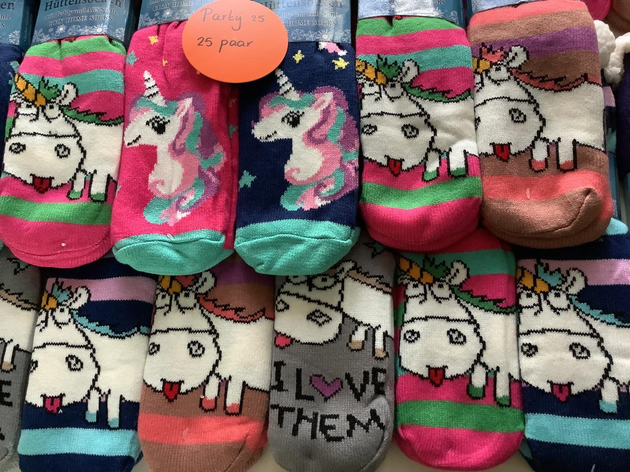 Partij super leuke fluffy huissokken. ( partij 25)