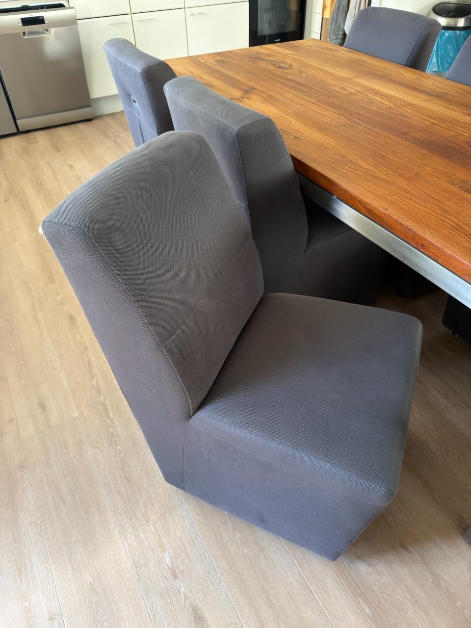 Eettafel met stoelen