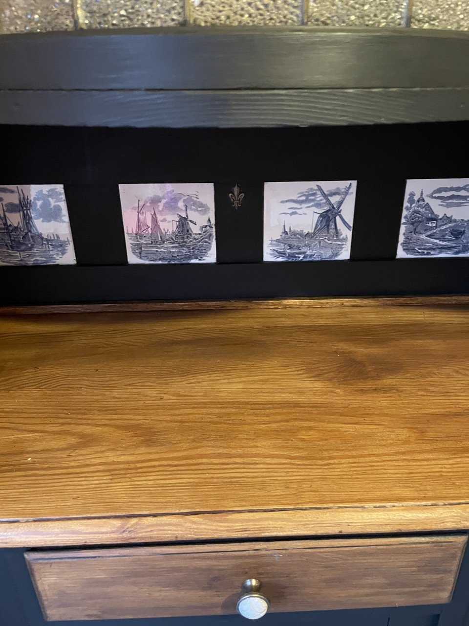 Ter koop: Unieke vintage Buffetkast met glas in lood