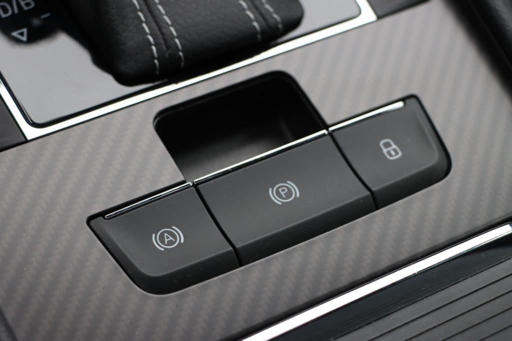 Skoda Superb combi 1.4 tsi iv sportline business 218pk dsg6