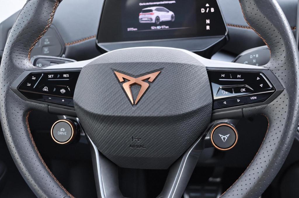 Cupra Born business 63 kwh 230pk | soh 98,2%