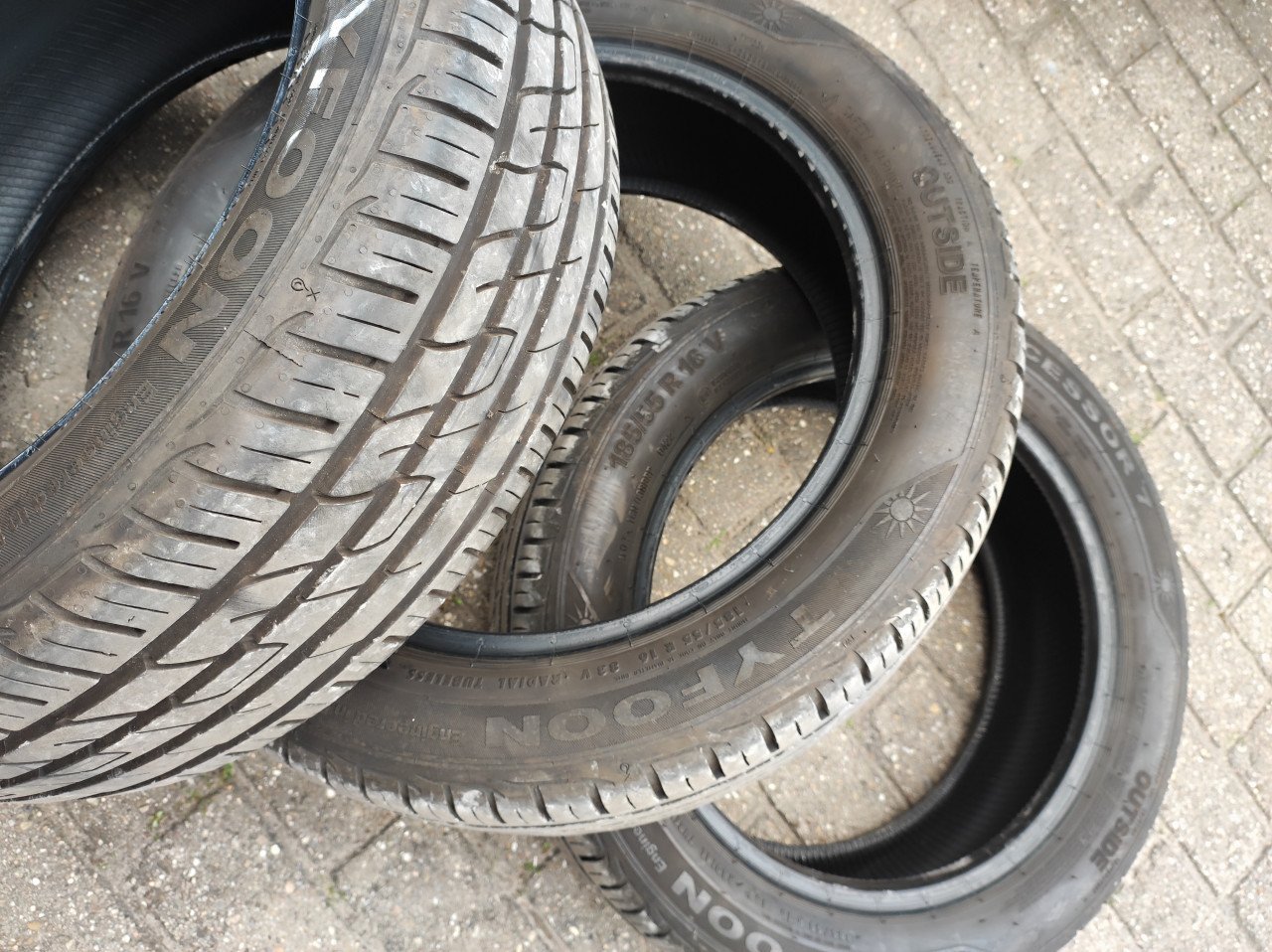 4 Zo goed als nieuwe Tyfoon zomerbanden 185/55 R16 V