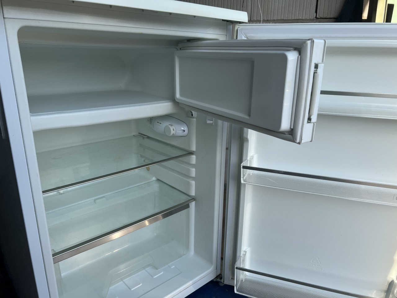 Tafelmodel koelkast met vriesvak 85x55 cm. Energieklasse A++.Schoon  netjes