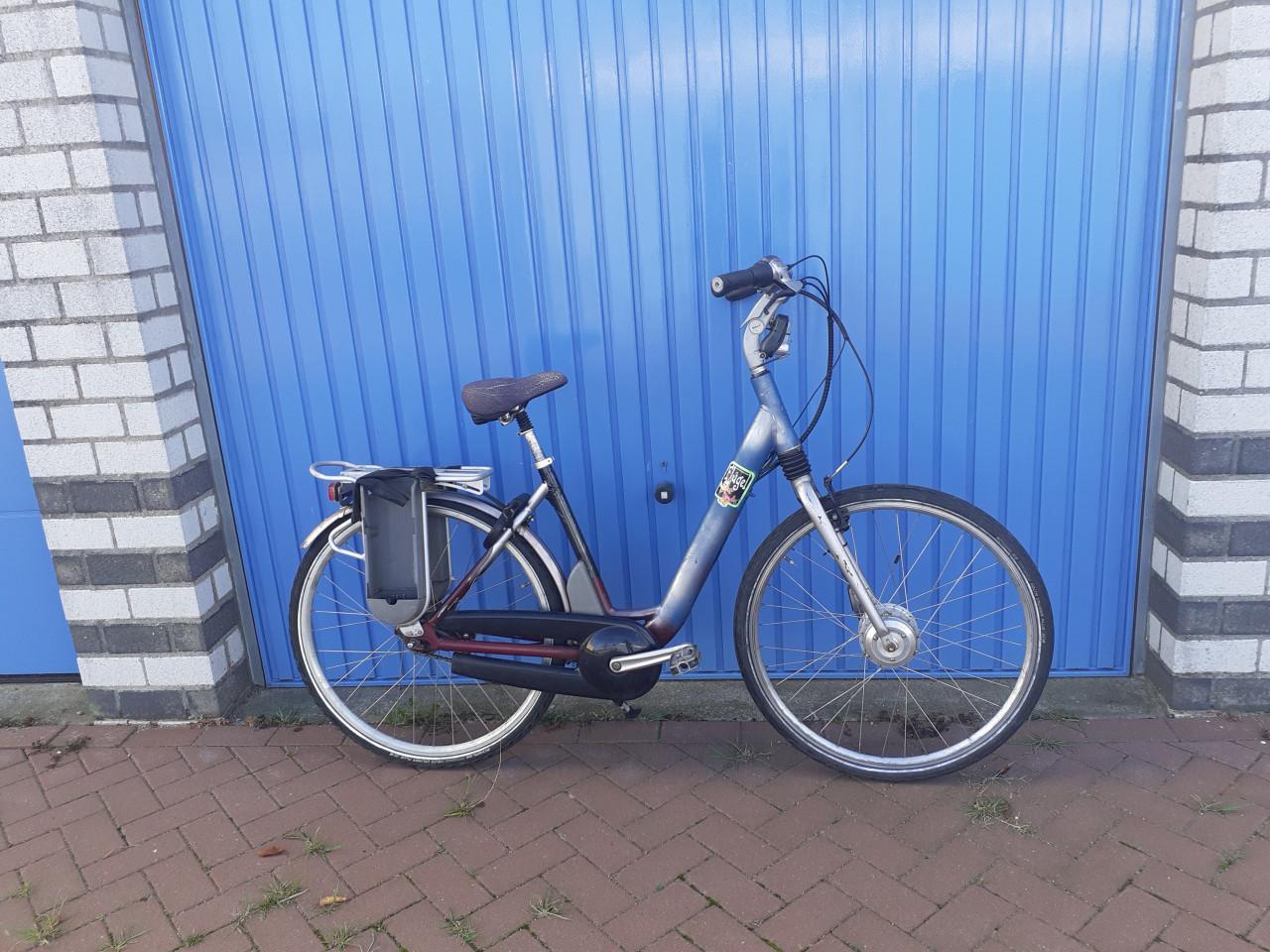 GEVRAAGD Elektrische -fiets GIANT -Twist mag met DEFECT