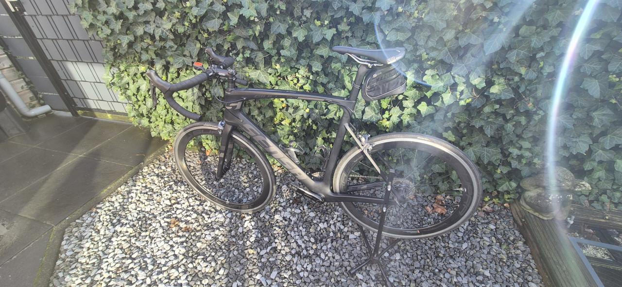 SENSA GULIO AERO CARBON.