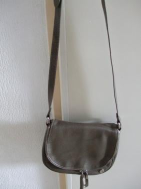 Te koop leuke schoudertas.(nieuw).