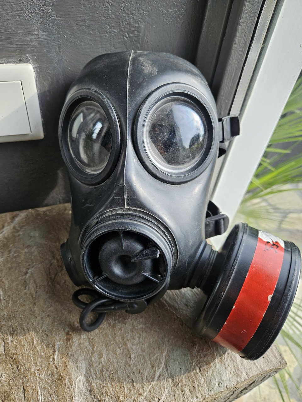 Mooie militaire gasmasker Avon FM 12 NBC in goede staat...