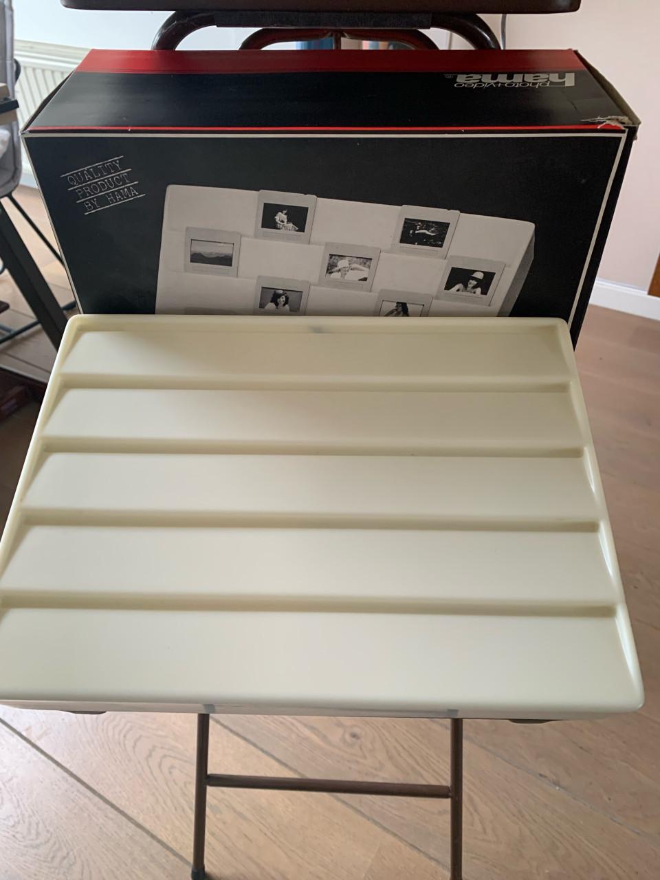 Diaprojector en toebehoren.