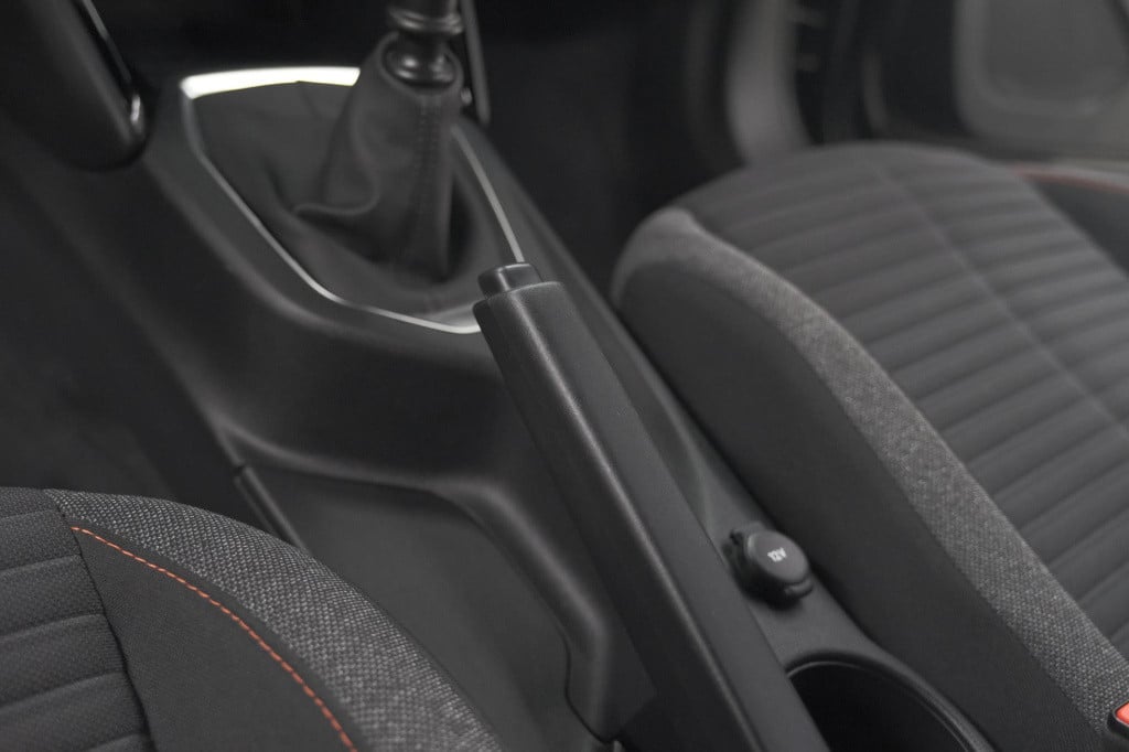 Peugeot 2008 puretech 130 active | camera | apple carplay | parkeersensoren