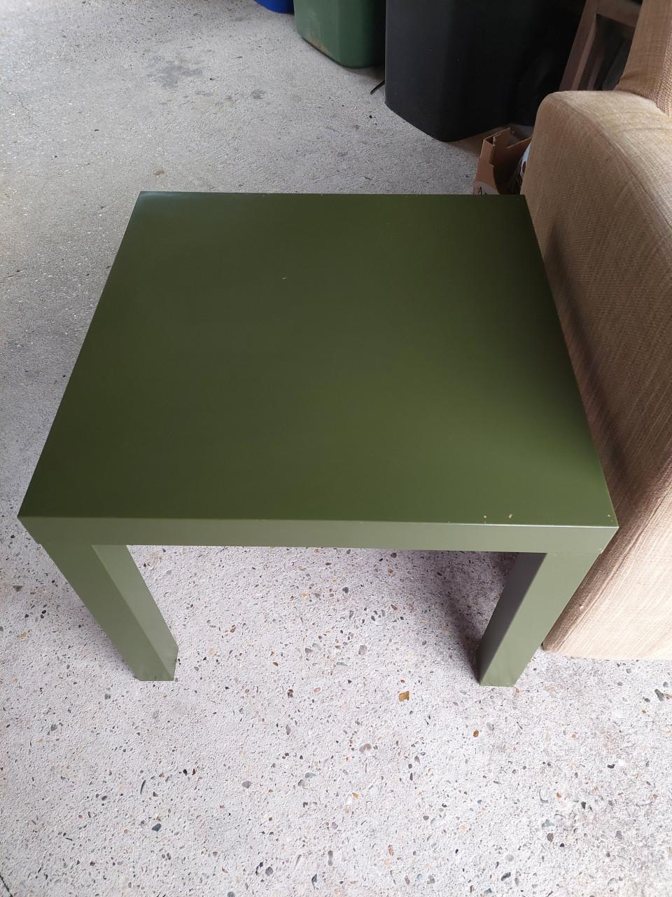 Stoel met bijzettafel