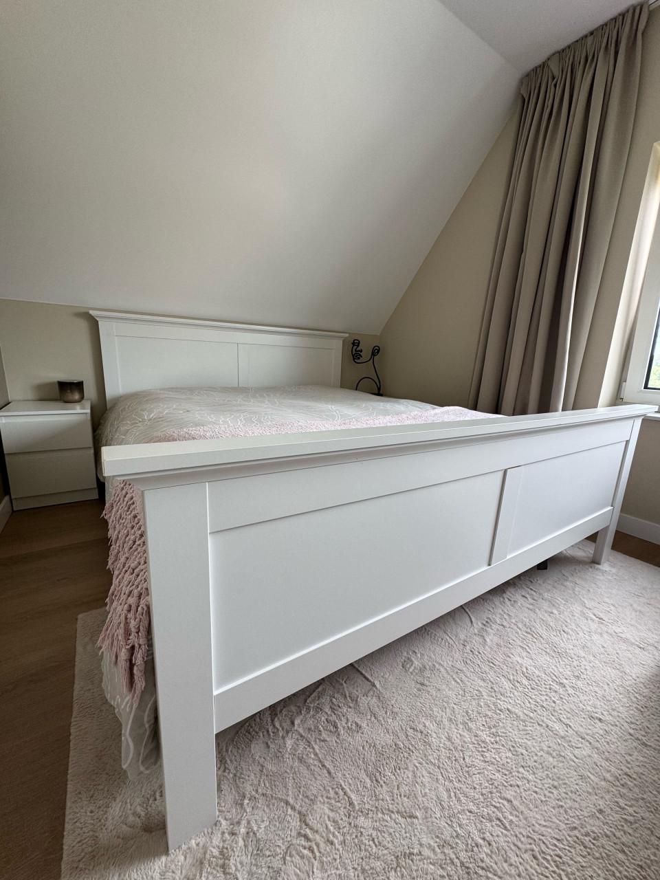 Bed 160x200cm inclusief lattenbodems
