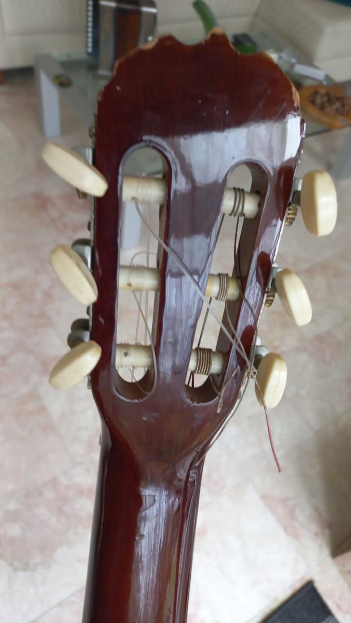 Akoestische guitar, Santana. 65 euro