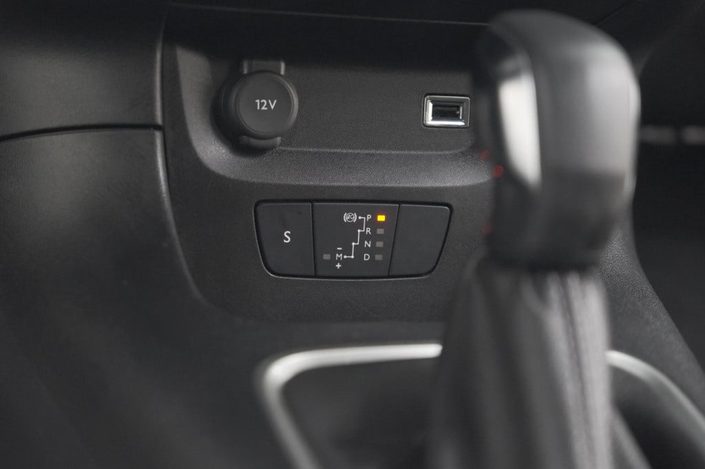 Citroen C3 puretech 110 eat6 max | parkeersensoren | apple carplay | 16 inc